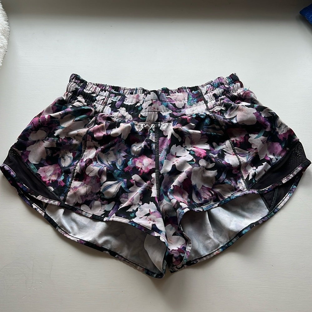 Floral LULULEMON hotty hot shorts